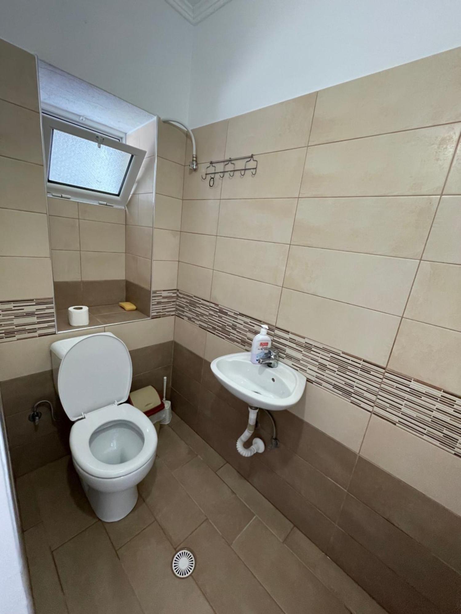 Vila Gusti Guest House บอร์ช ภายนอก รูปภาพ